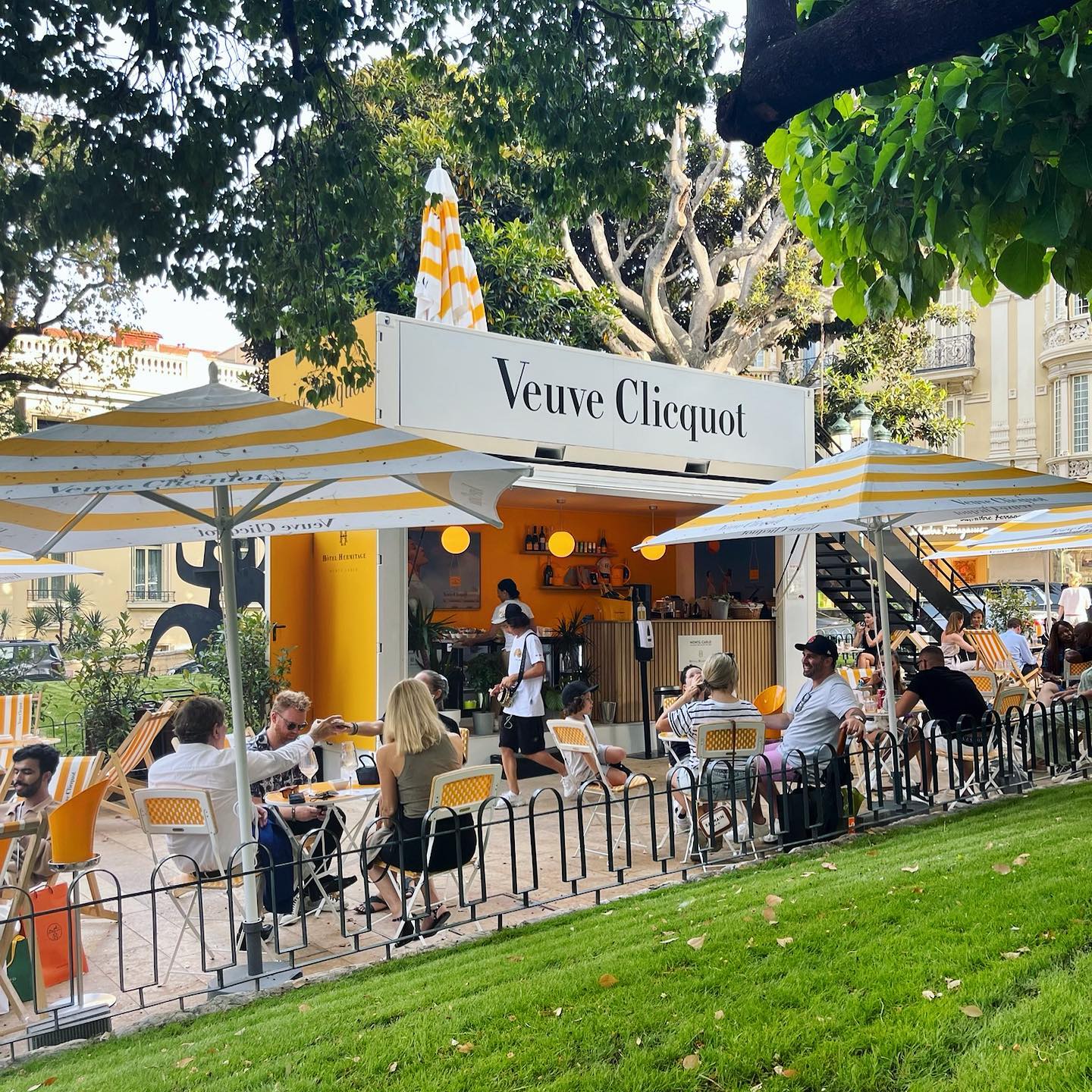 VEUVE CLICQUOT  Veuve Clicquot Rich Summer Lounge Event at Roppongi Hills  Oyane Plaza!